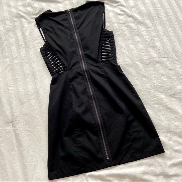 Detailed LBD w/ zipper back - Picture 3 of 3